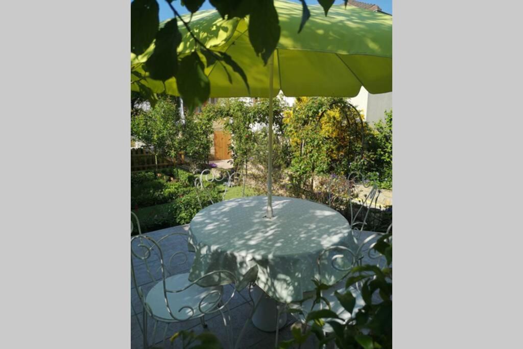 Maison très beau jardin 10 mn a pied centre ville Bayeux proche plages du débarquement Extérieur photo