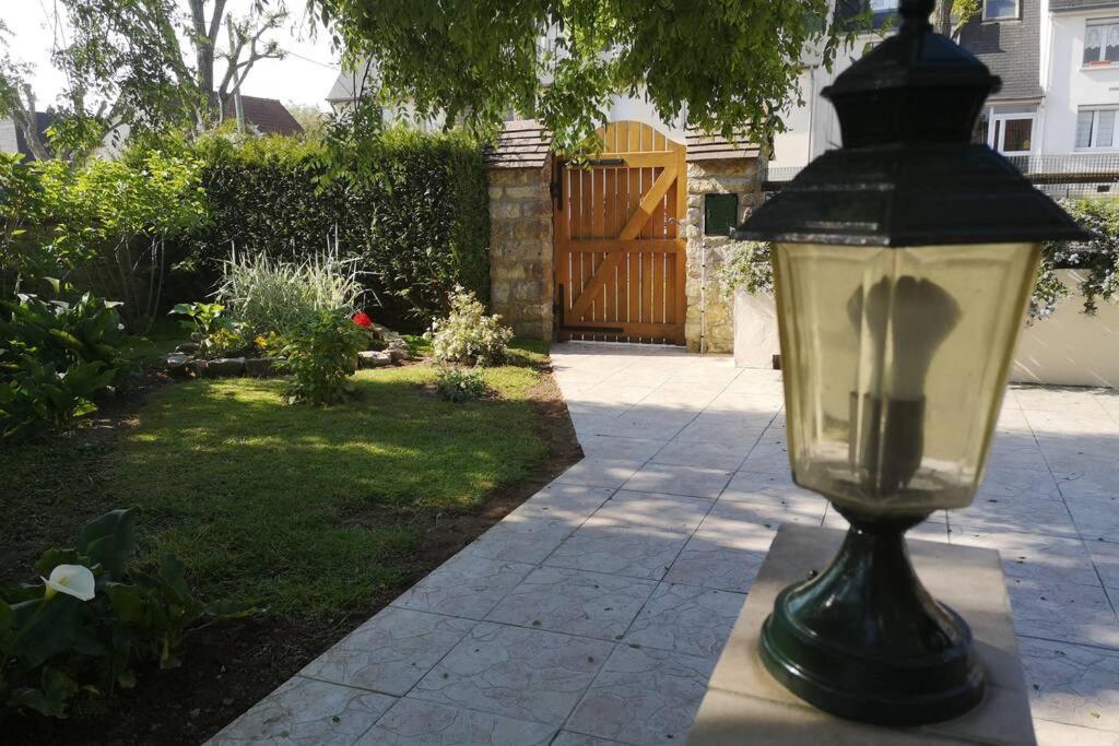 Maison très beau jardin 10 mn a pied centre ville Bayeux proche plages du débarquement Extérieur photo