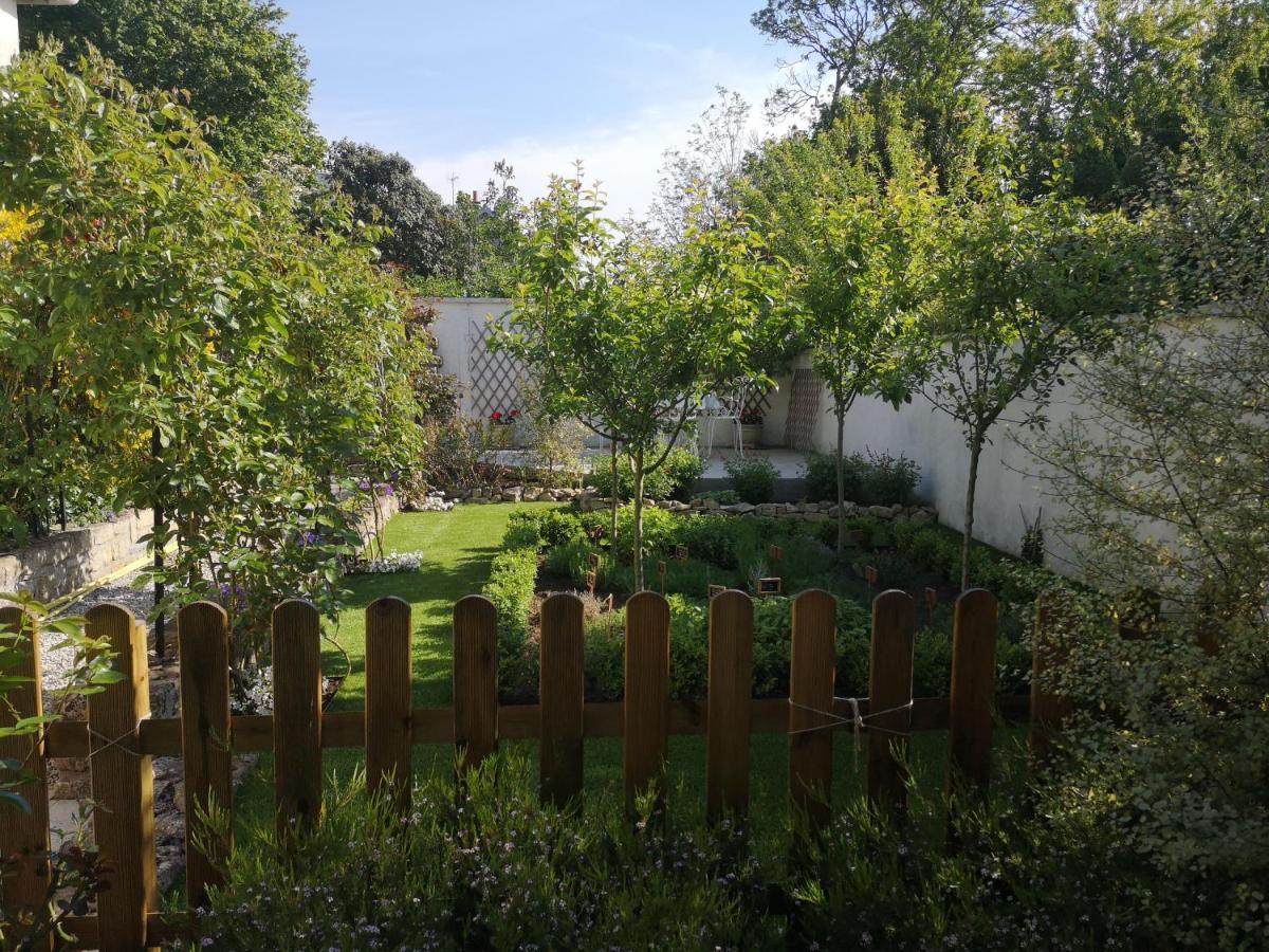 Maison très beau jardin 10 mn a pied centre ville Bayeux proche plages du débarquement Extérieur photo
