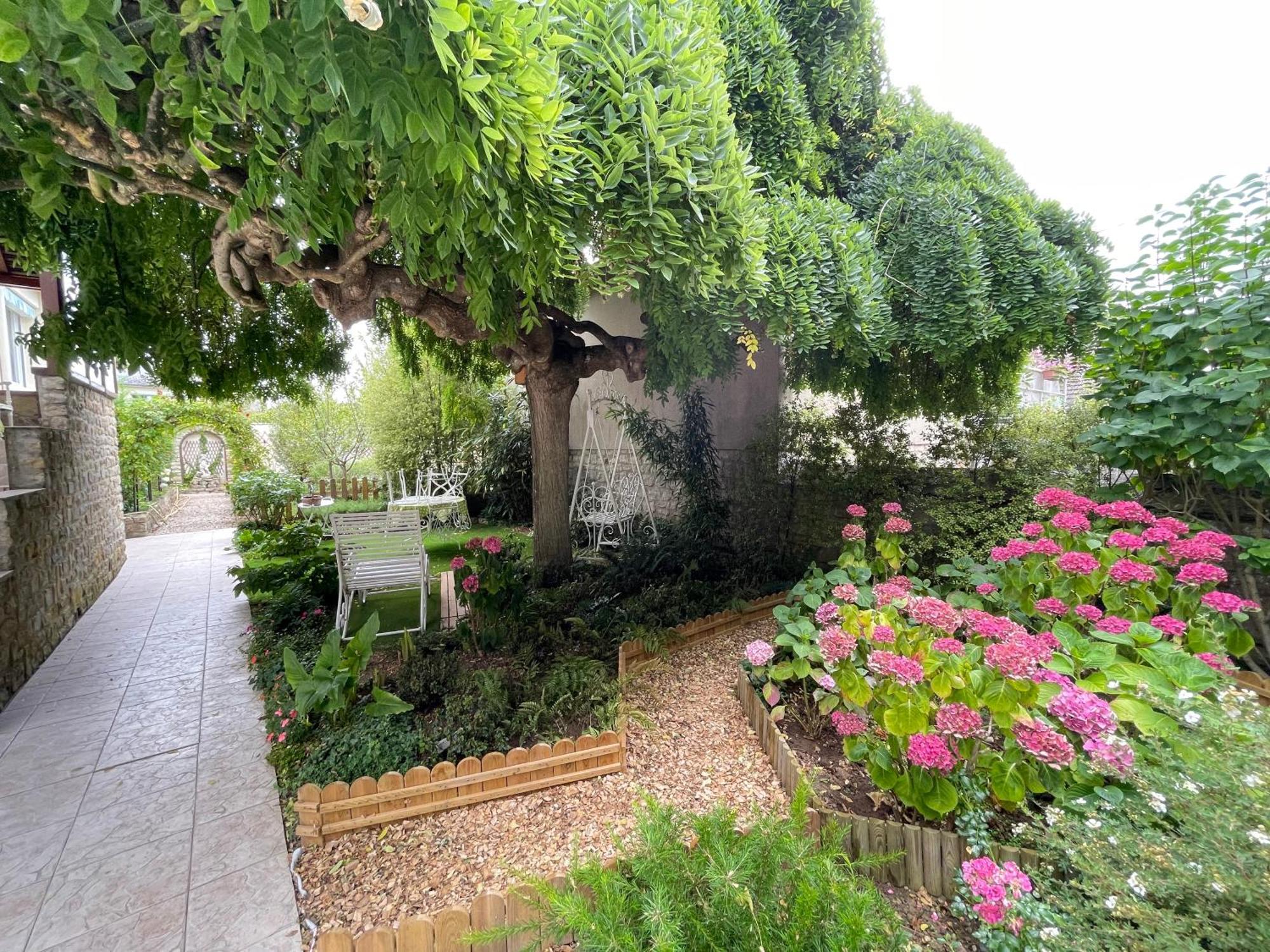 Maison très beau jardin 10 mn a pied centre ville Bayeux proche plages du débarquement Extérieur photo